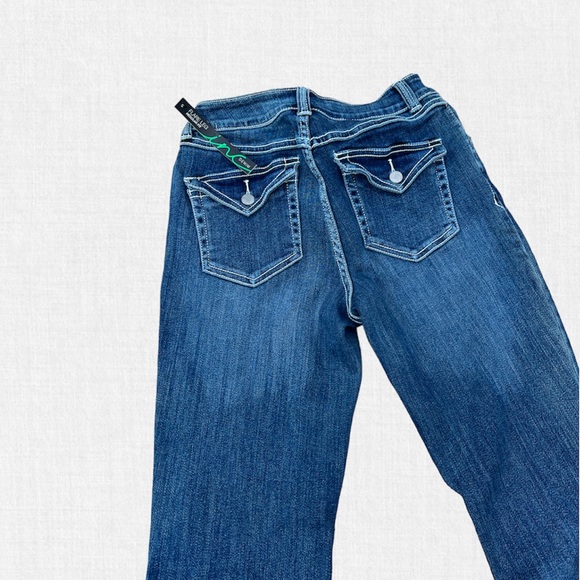 Curvy Fit Boot Cut Sleek Tailored Fit Through Hips & Thighs Flare Leg Jeans INC - Picture 3 of 7